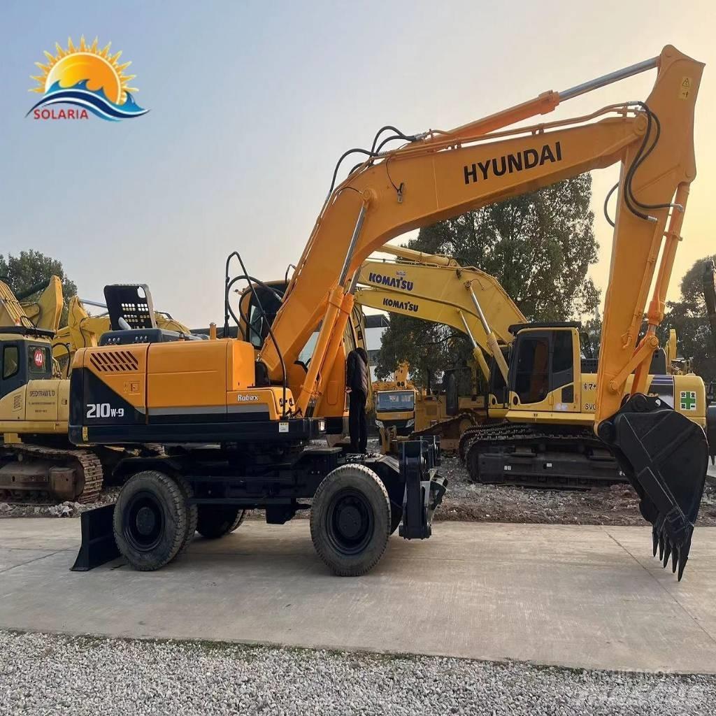 Hyundai R210W-9  휠 굴삭기