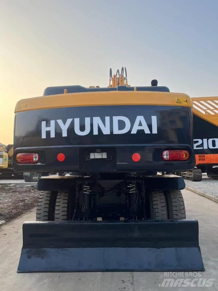 Hyundai R210W-9  휠 굴삭기