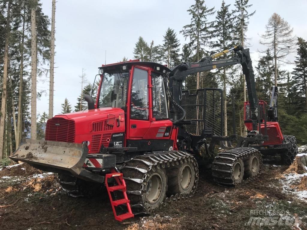 Komatsu 835 원목 포워더