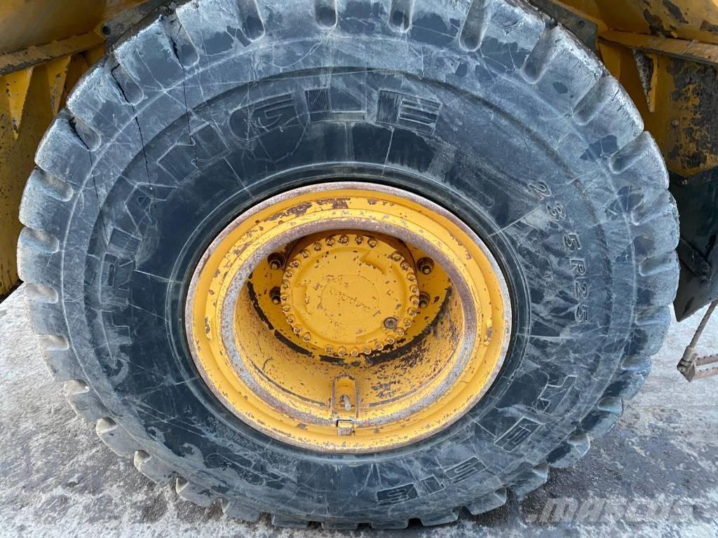 Volvo A 25 D 연결식 홀러