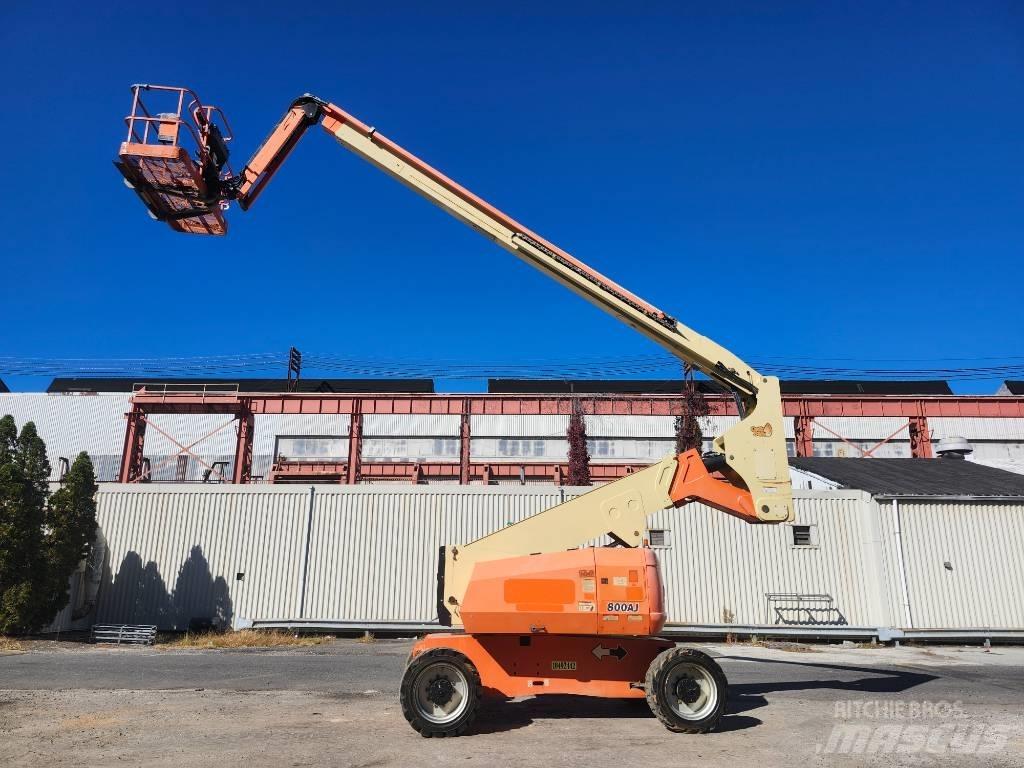 JLG 800 AJ 관절형 전동이동 리프트