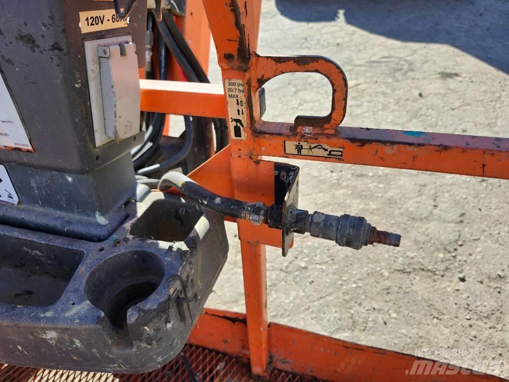 JLG 800 AJ 관절형 전동이동 리프트