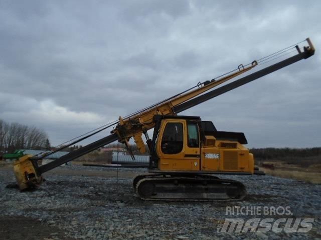 John Deere 200 LC 가지치기 장비