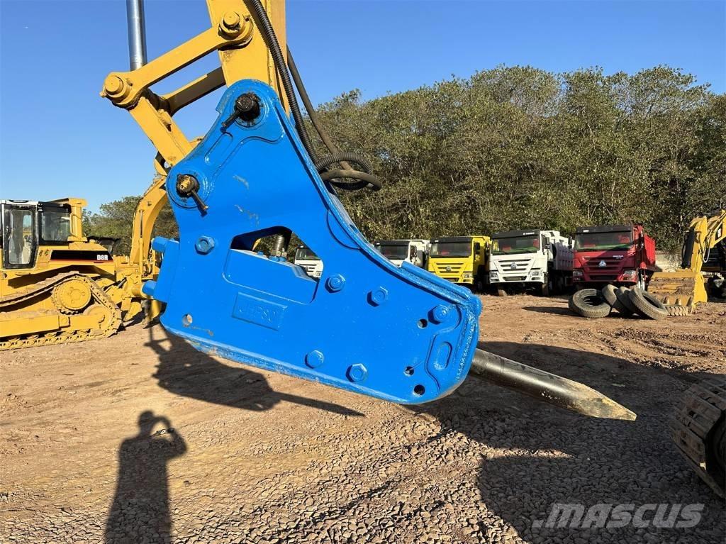 CAT 320 D L 대형 굴삭기 29톤 이상
