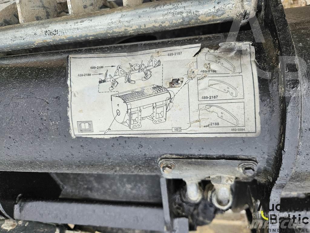 CAT 242 D 3  스키드로더