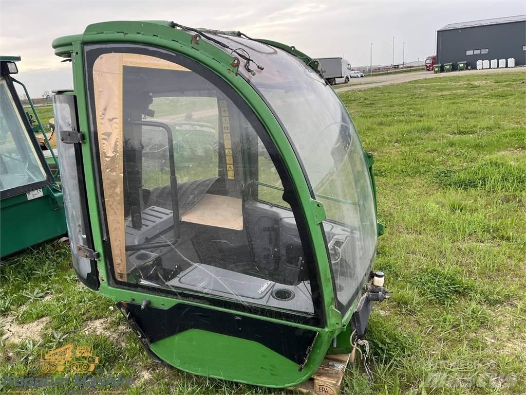 John Deere 1470E 캐빈 및 인테리어