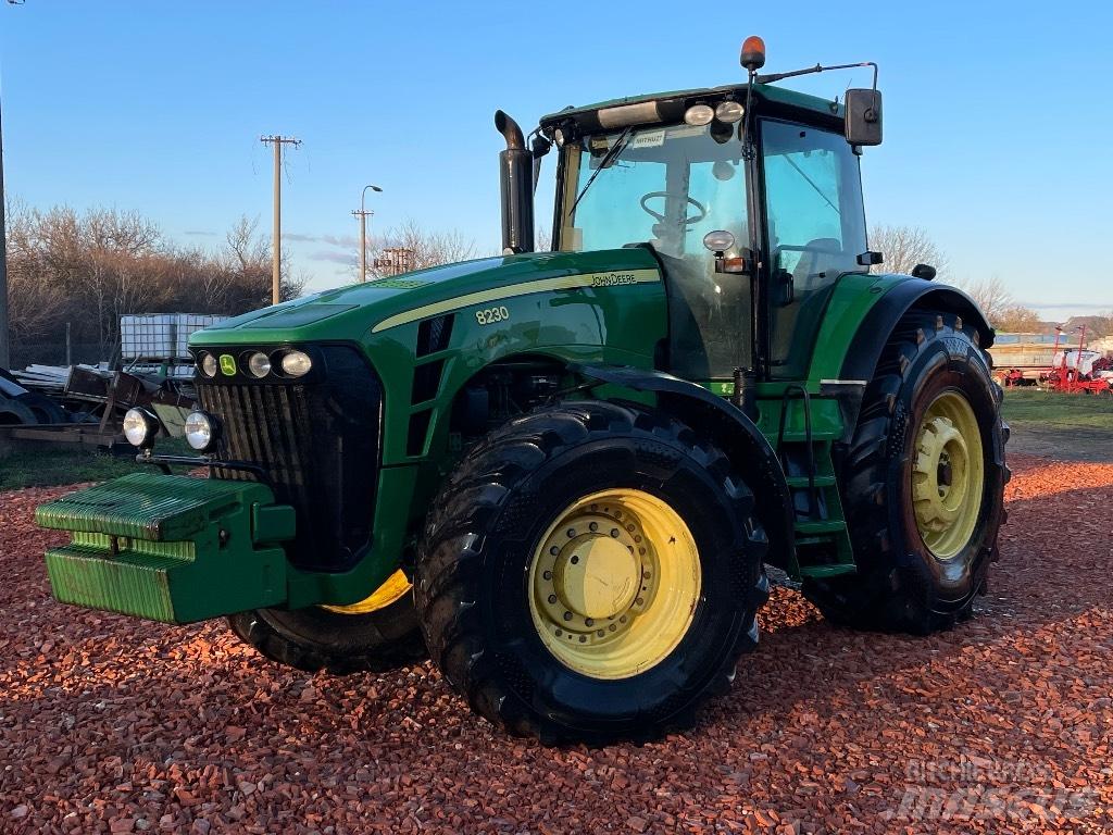 John Deere 8230 트랙터