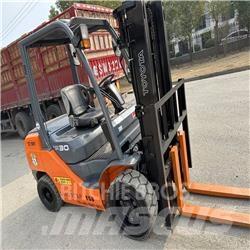 Toyota 8 FDK 30 디젤 지게차