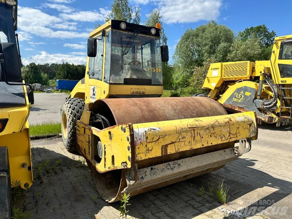 Bomag BW 211 D-4 싱글 드럼 롤러