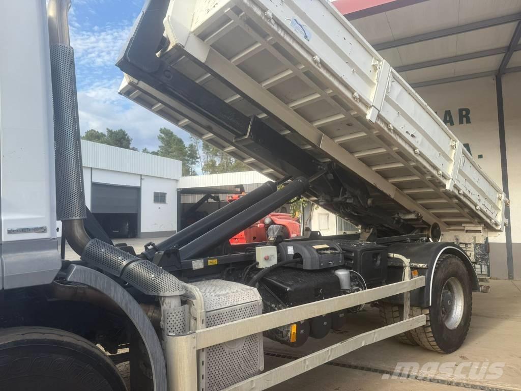 Mercedes-Benz 1833 훅 리프트 트럭