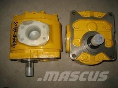 Komatsu D85A-18 pump 유압식 기계