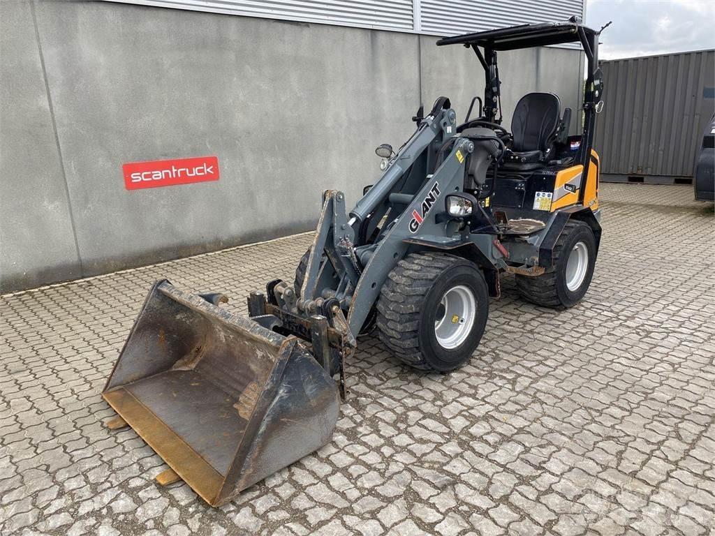 GiANT G2500HD 다목적 로더