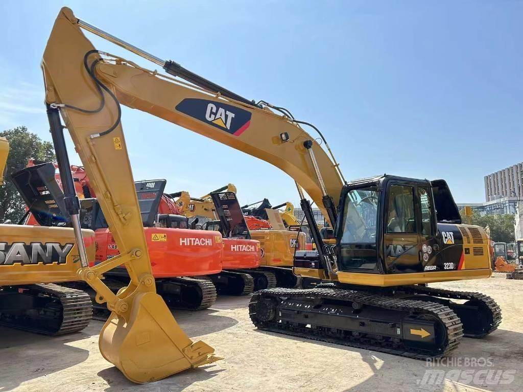 CAT 323 D 대형 굴삭기 29톤 이상