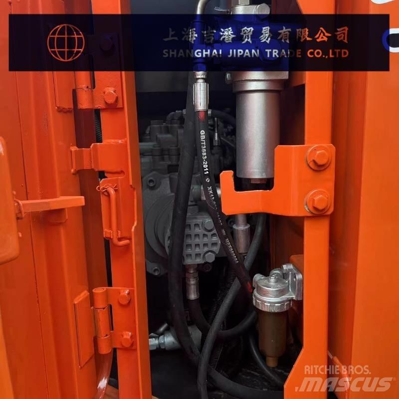 Hitachi ZX 135 대형 굴삭기 29톤 이상
