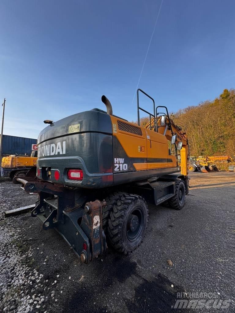 Hyundai HW 210  휠 굴삭기