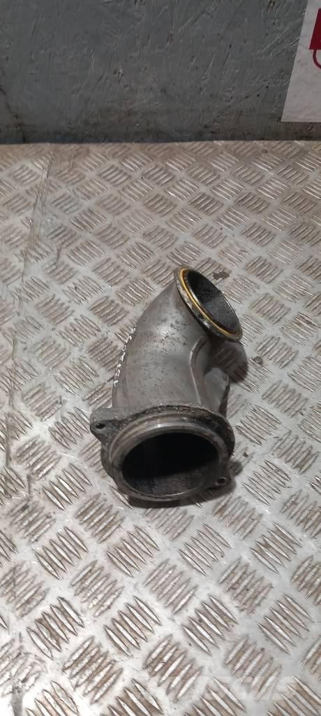 Scania 94 D.   1372058 라디에이터