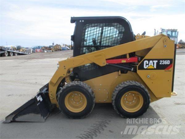 CAT 236 D  스키드로더