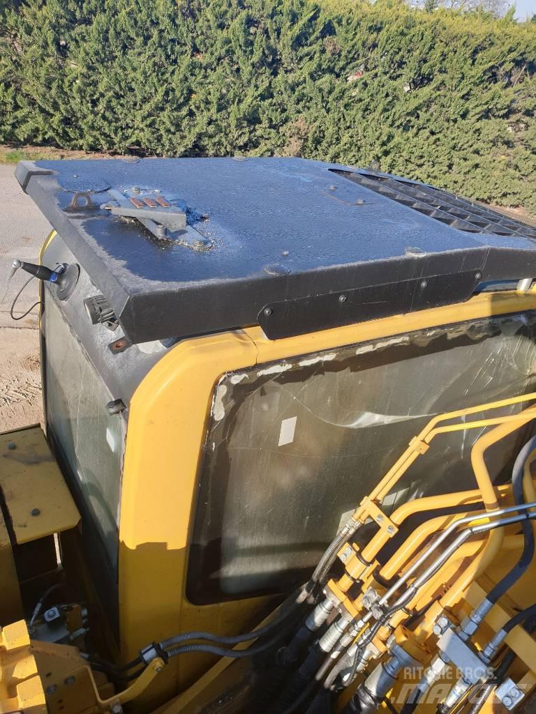 Komatsu PC490LC-11 대형 굴삭기 29톤 이상