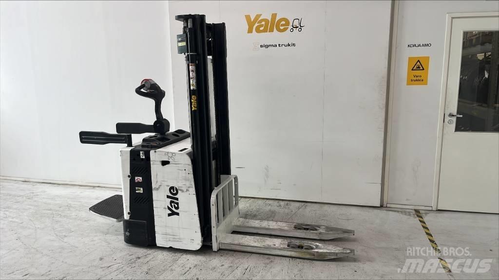 Yale MS15X 보행식 리치 지게차