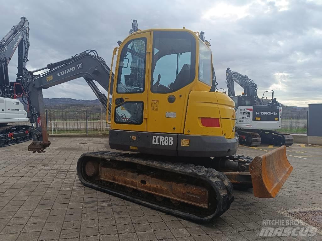 Volvo ECR 88 중형굴삭기 7톤-28톤