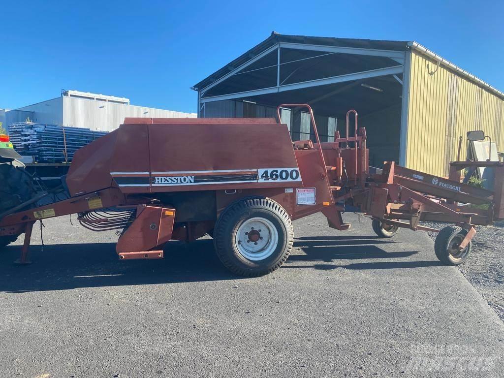 Hesston 4600 각형 곤포기
