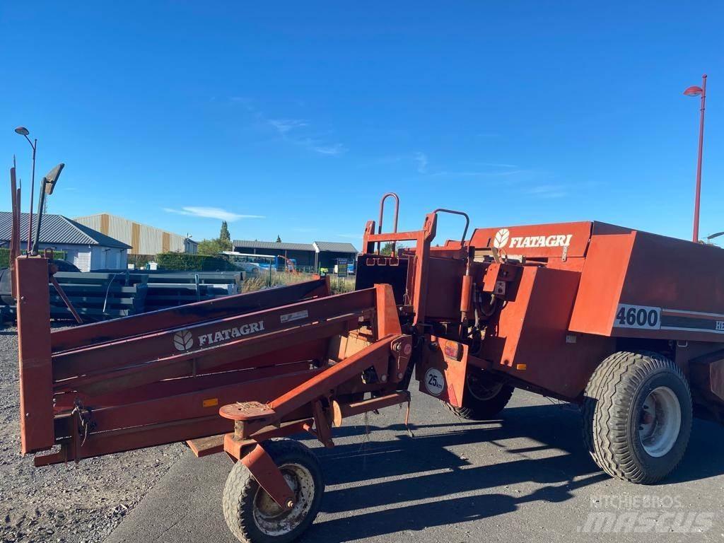 Hesston 4600 각형 곤포기