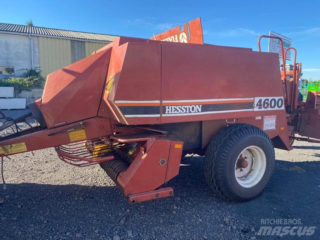 Hesston 4600 각형 곤포기