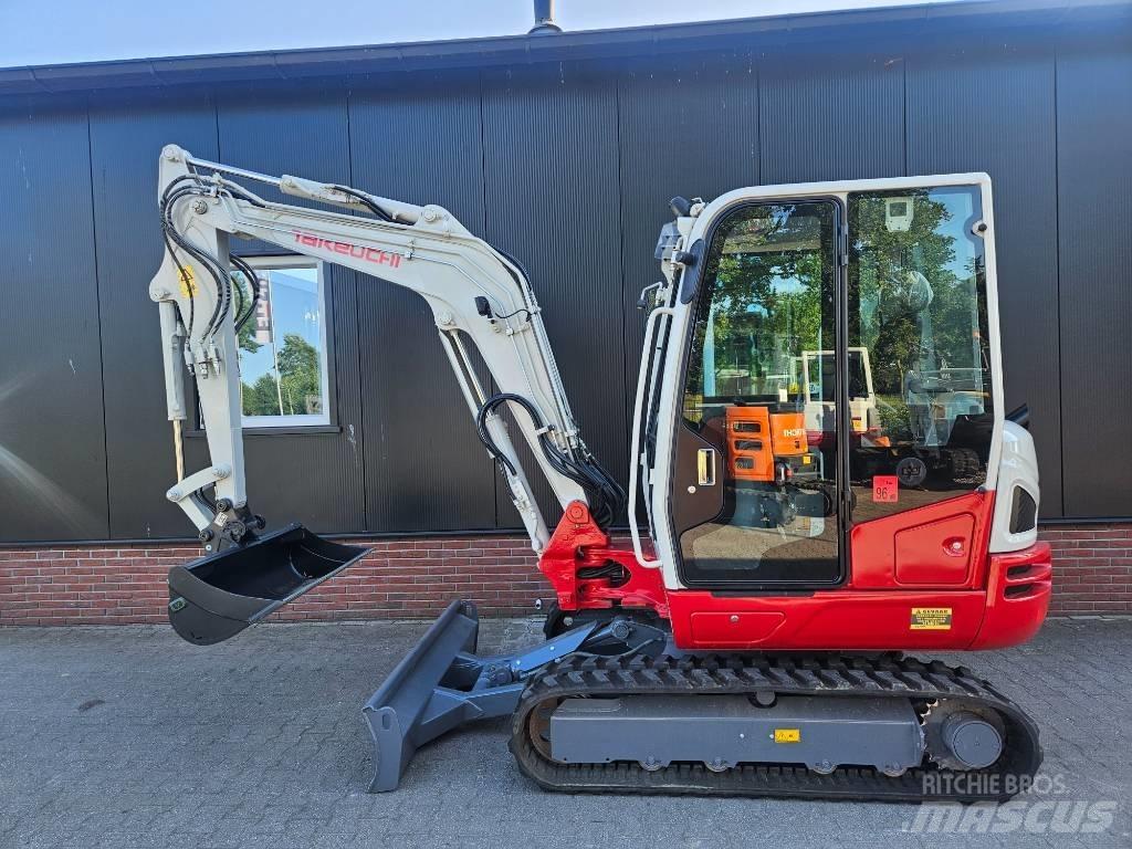 Takeuchi TB 240 소형 굴삭기 7톤 미만