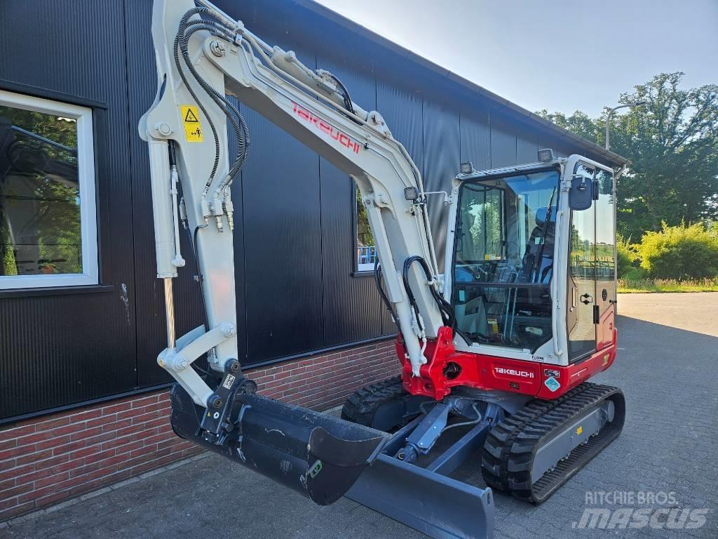 Takeuchi TB 240 소형 굴삭기 7톤 미만