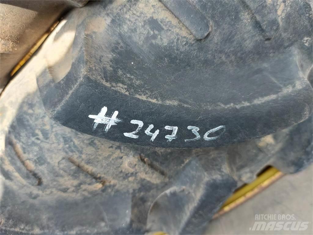 Kleber 270/95R32 타이어, 휠 및 림