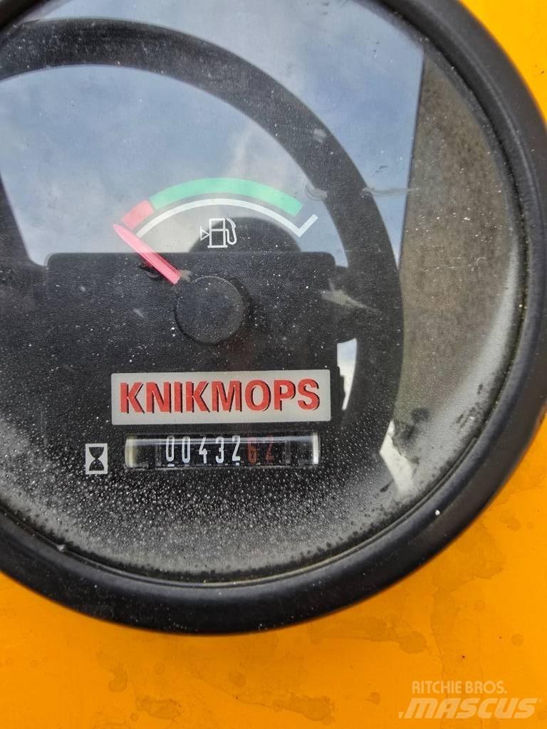 Knikmops 100  휠로우더