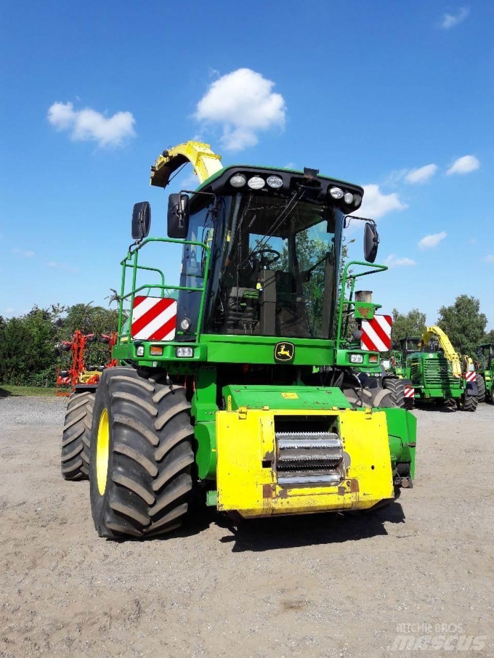 John Deere 7350 자동 초지기계
