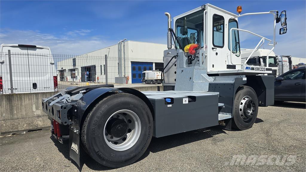 MOL YM225 터미널 트랙터