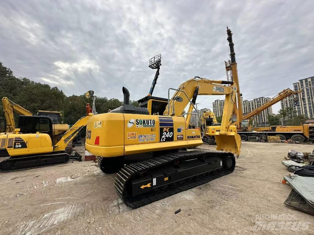 Komatsu PC 240 대형 굴삭기 29톤 이상