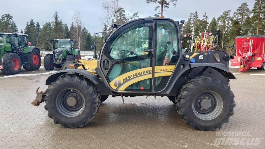 New Holland TH 7.42 텔러 핸들러