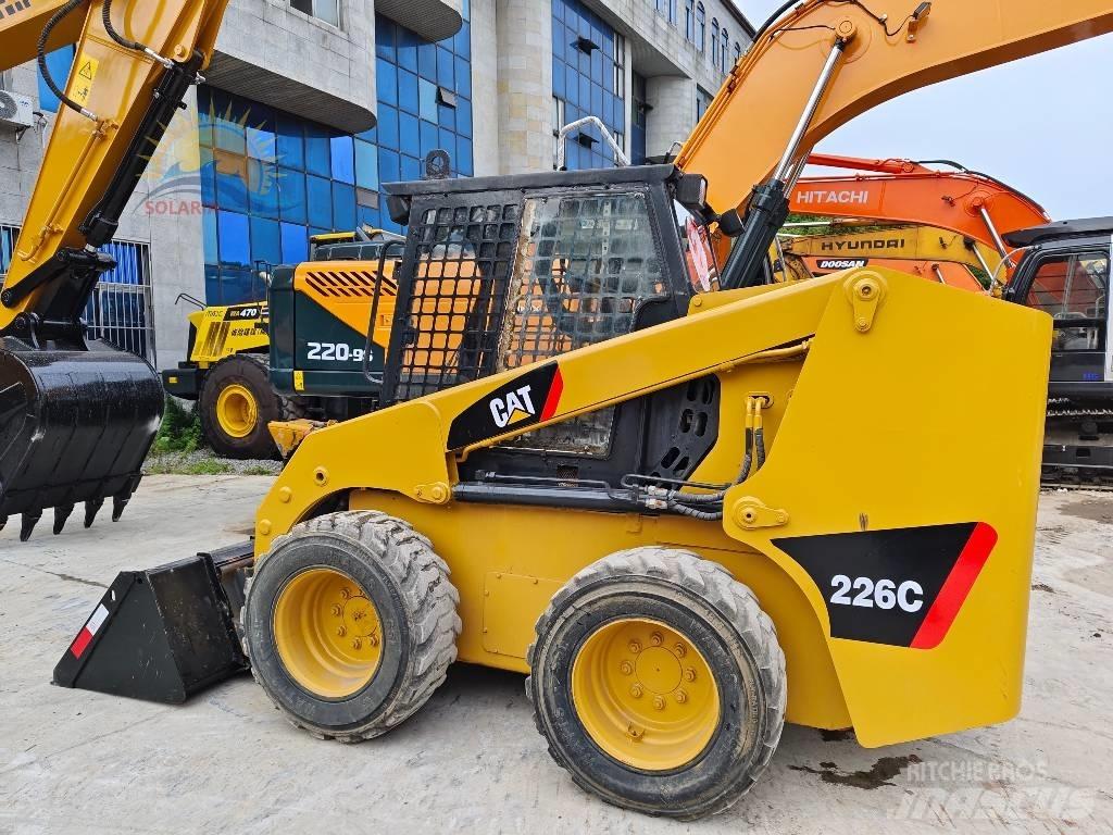 CAT 226c  스키드로더
