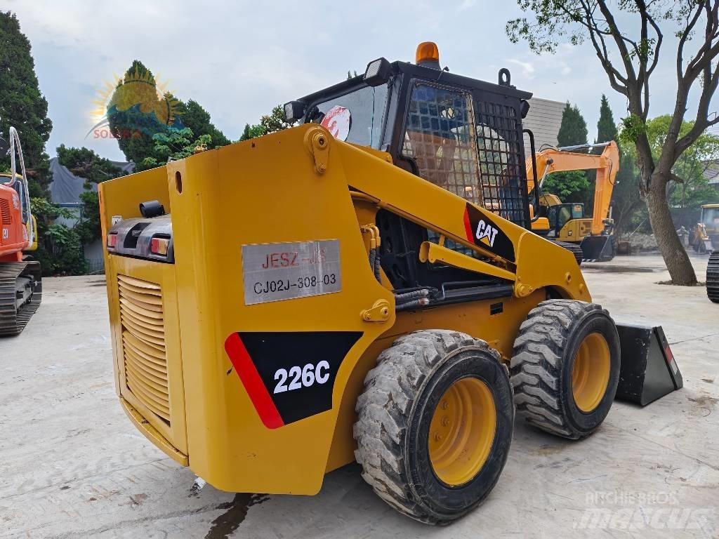 CAT 226c  스키드로더