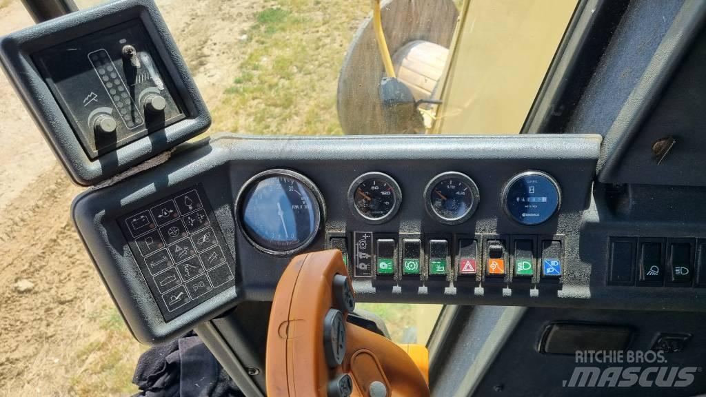 New Holland TC 56 콤바인 수확기