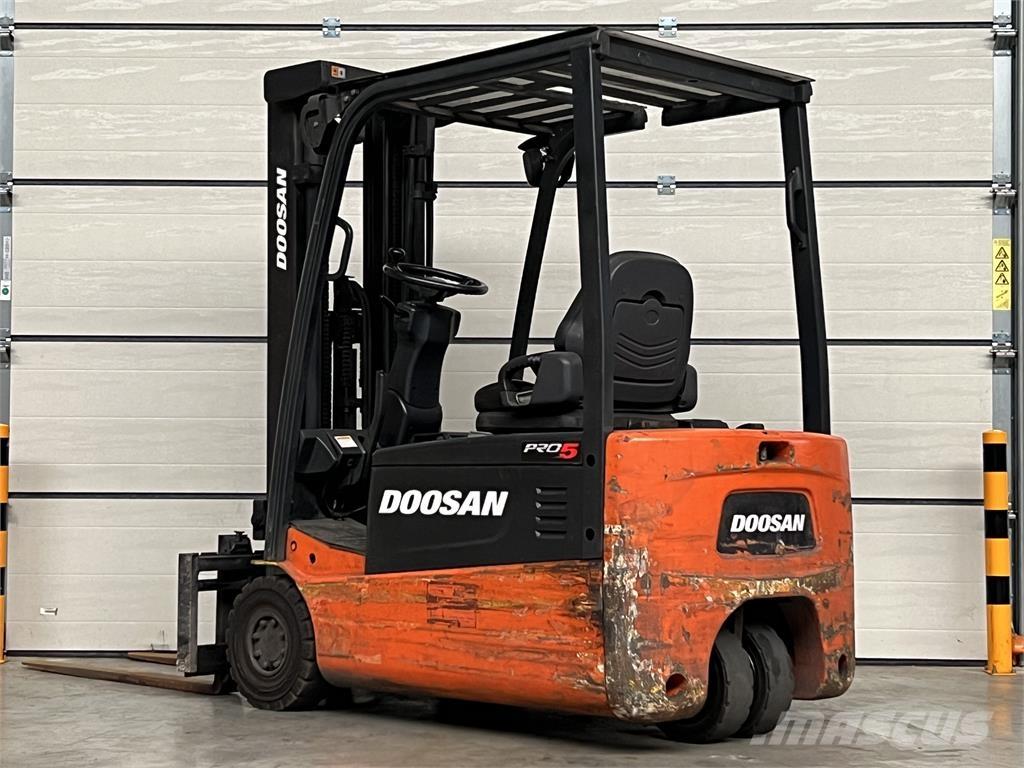 Doosan B18T-5 전동 지게차