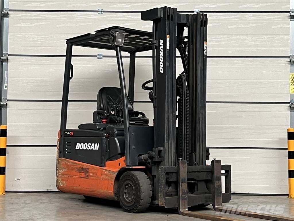 Doosan B18T-5 전동 지게차