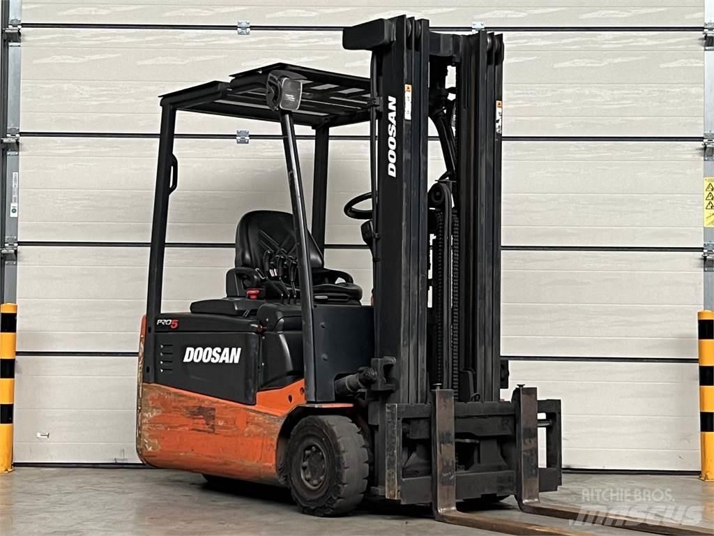 Doosan B18T-5 전동 지게차