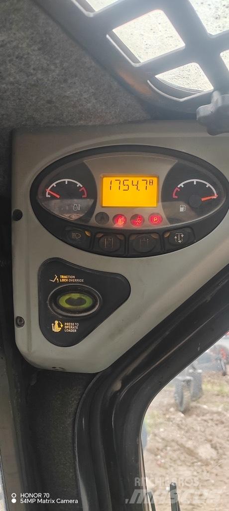 Bobcat S 220  스키드로더