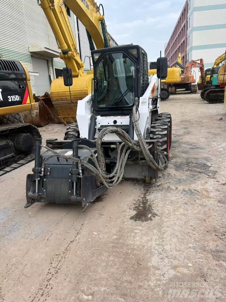 Bobcat S 220  스키드로더
