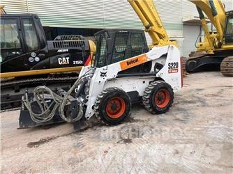 Bobcat S 220  스키드로더