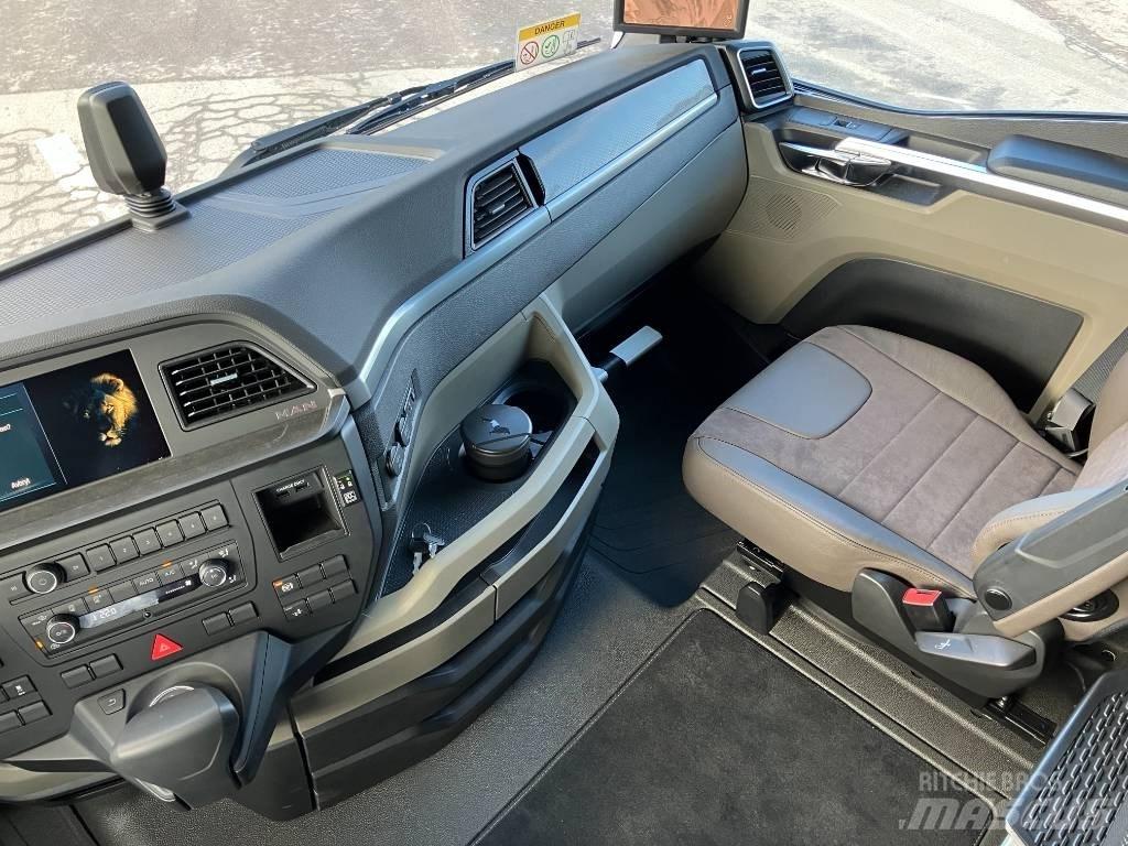 MAN TGX 26.520 탑차 트럭