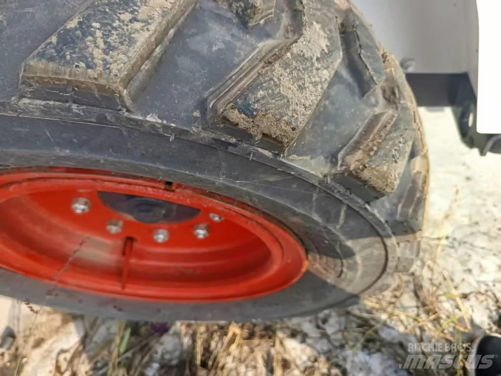 Bobcat S 18  스키드로더