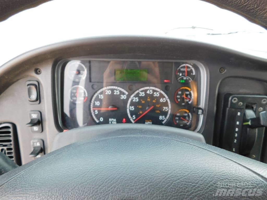 Freightliner M2 106 컨테이너 트럭