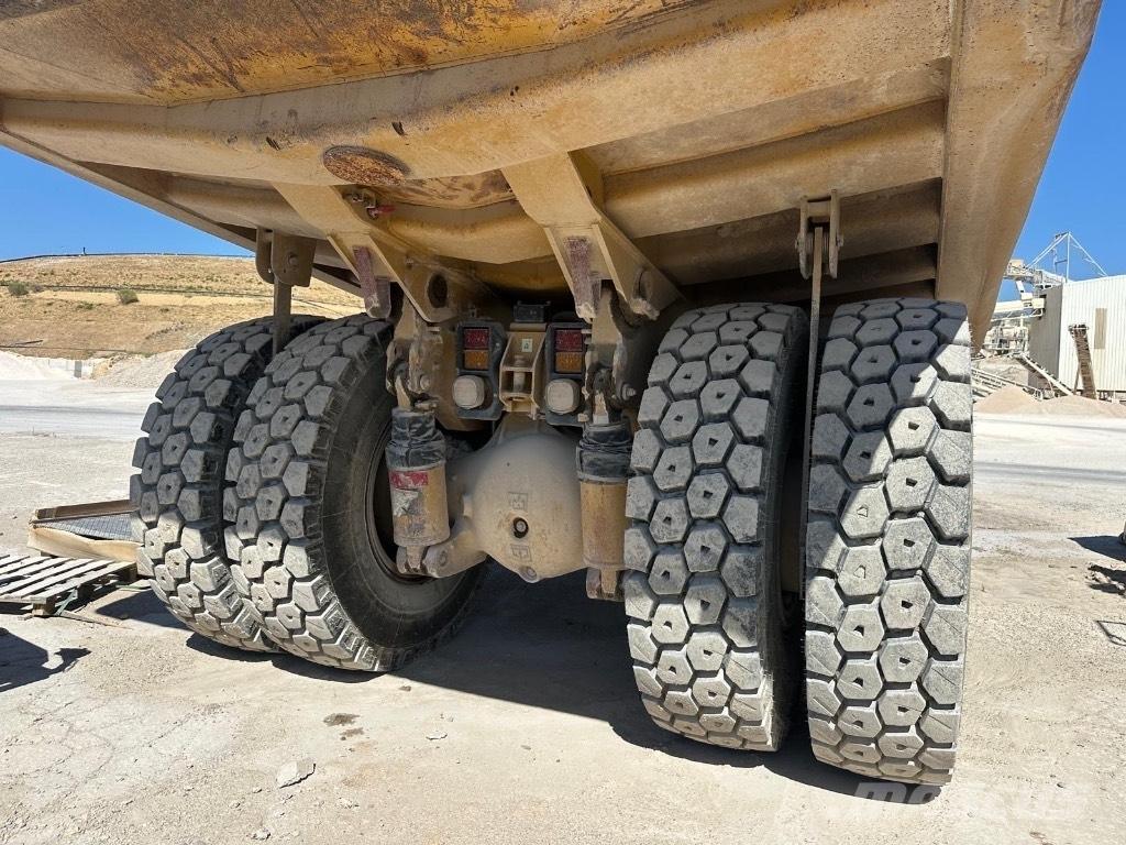 CAT 769D 초대형 덤프 트럭