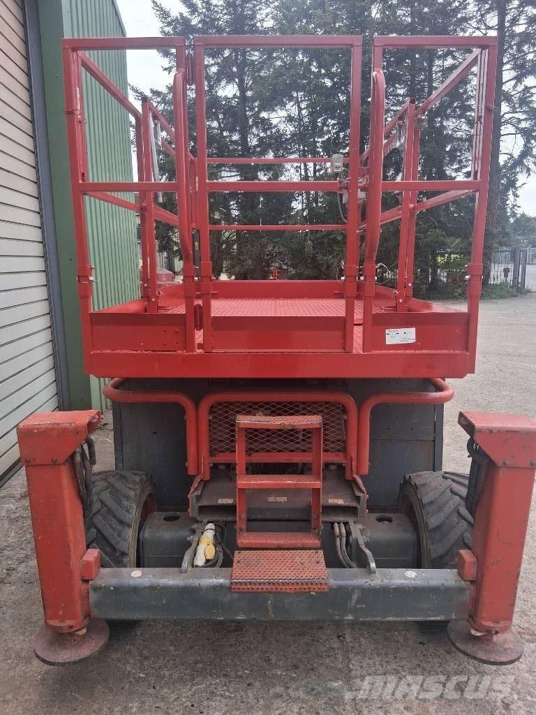 SkyJack SJ 6826 RT 가위형 리프트