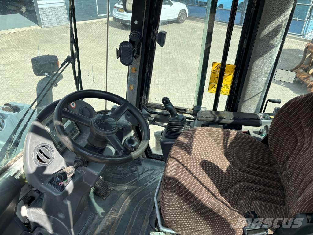 Liebherr L 538  휠로우더